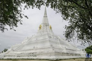 Wat Phu Khao Thong