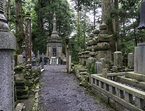 Cómo visitar y qué ver en el cementerio Okunoin
